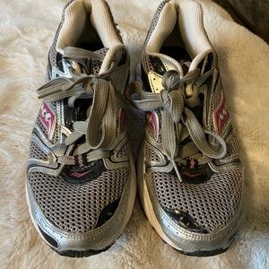 Saucony running shoes size 7.5